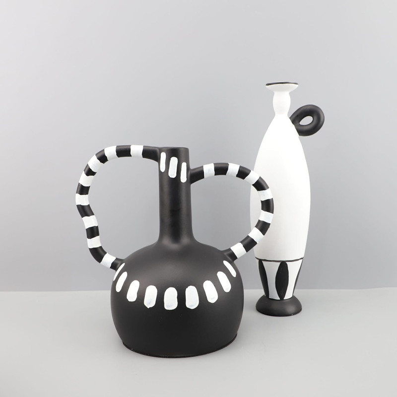 Resin Art Dining Table - Vaso a pois bianco e nero