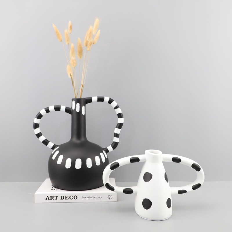 Vaso a pois bianco e nero di a - Resin Art Dining Table recensione e prezzo