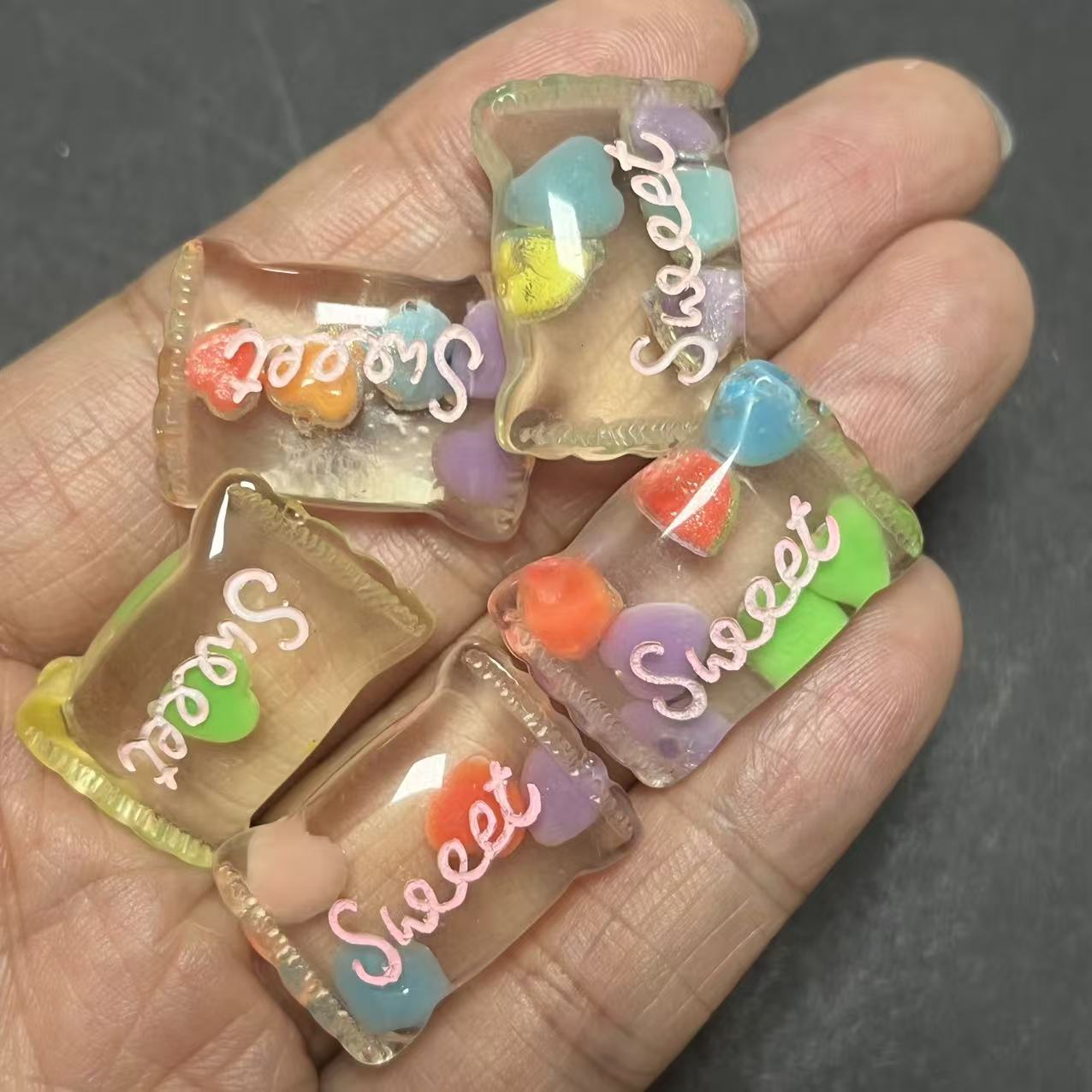 10 Pezzi Nuovi Ciondoli in Res - Resin Art Phone Case recensione e prezzo