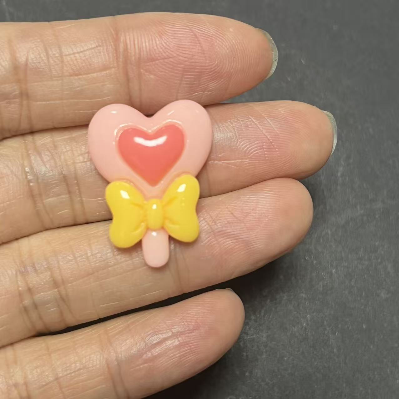 10 Pezzi Nuovi Ciondoli in Res - Resin Art Phone Case recensione e prezzo